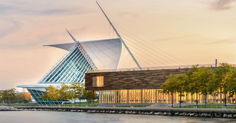 Exterior image of the Milwaukee Art Museum at sunset