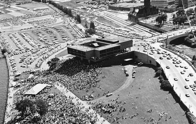 Image: Saarinen War Memorial Center